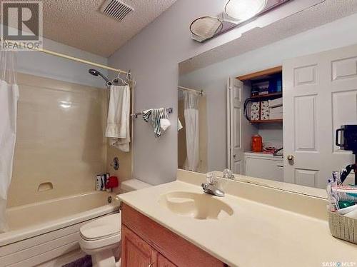 26 2338 Assiniboine Avenue E, Regina, SK - Indoor Photo Showing Bathroom