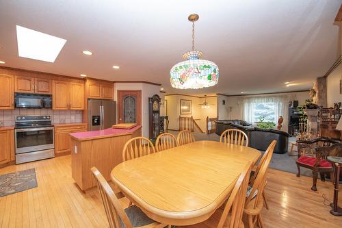 7706 Giles Drive, Coldstream, BC - Indoor Photo Showing Dining Room