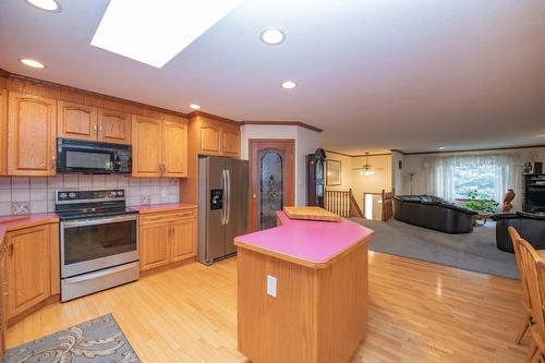 7706 Giles Drive, Coldstream, BC - Indoor Photo Showing Kitchen