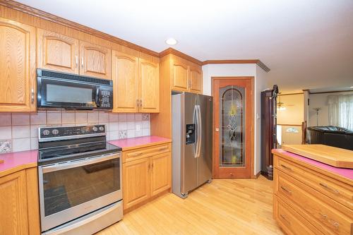 7706 Giles Drive, Coldstream, BC - Indoor Photo Showing Kitchen