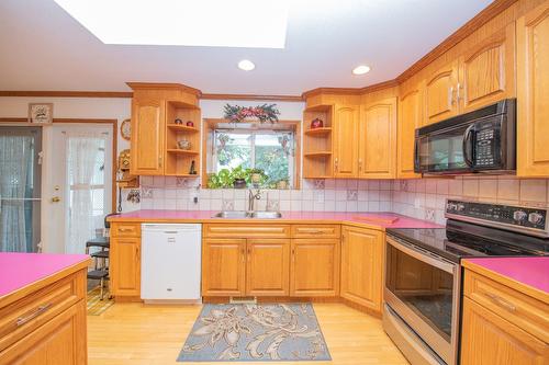 7706 Giles Drive, Coldstream, BC - Indoor Photo Showing Kitchen With Double Sink