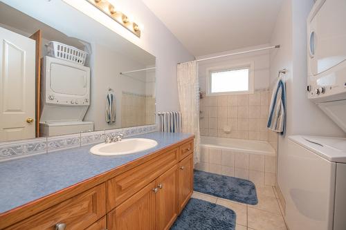 7706 Giles Drive, Coldstream, BC - Indoor Photo Showing Laundry Room