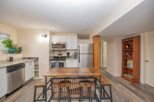 7706 Giles Drive, Coldstream, BC - Indoor Photo Showing Kitchen