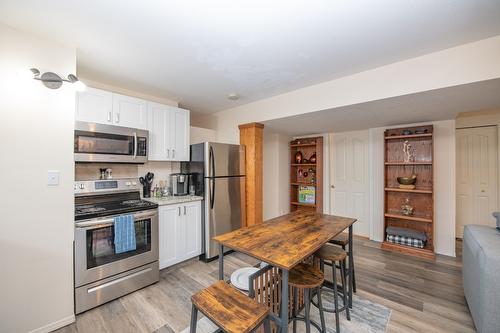 7706 Giles Drive, Coldstream, BC - Indoor Photo Showing Kitchen