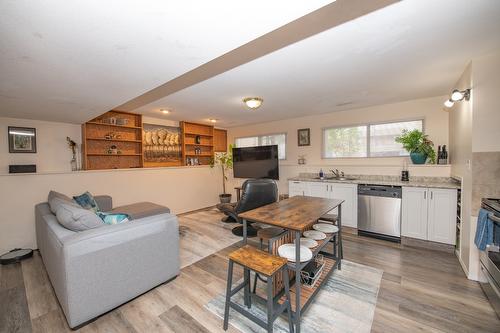 7706 Giles Drive, Coldstream, BC - Indoor Photo Showing Kitchen