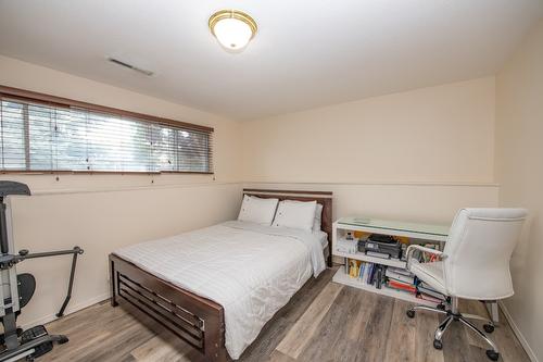 7706 Giles Drive, Coldstream, BC - Indoor Photo Showing Bedroom