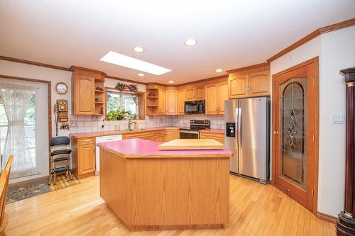 7706 Giles Drive, Coldstream, BC - Indoor Photo Showing Kitchen