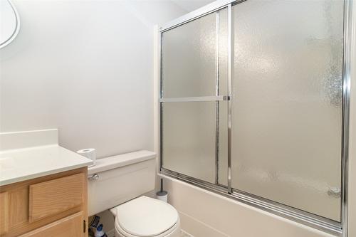 102-2477 Ingram Road, West Kelowna, BC - Indoor Photo Showing Bathroom