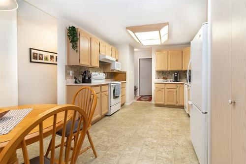 102-2477 Ingram Road, West Kelowna, BC - Indoor Photo Showing Kitchen