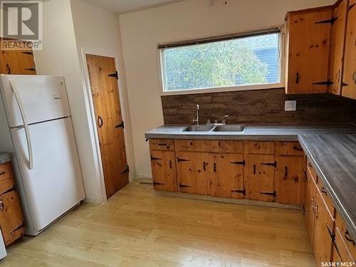 127 Fourth Avenue E, Canora, SK - Indoor Photo Showing Kitchen With Double Sink