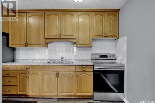 621 4045 Rae Street, Regina, SK - Indoor Photo Showing Kitchen With Double Sink