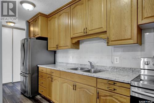 621 4045 Rae Street, Regina, SK - Indoor Photo Showing Kitchen With Double Sink