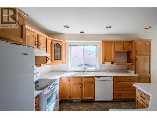 418 Ridge Road, Penticton, BC - Indoor Photo Showing Kitchen