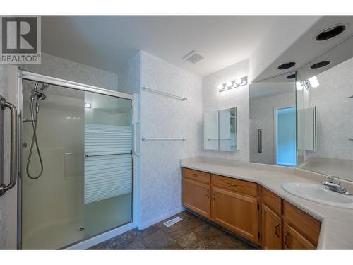 418 Ridge Road, Penticton, BC - Indoor Photo Showing Bathroom