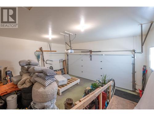 418 Ridge Road, Penticton, BC - Indoor Photo Showing Garage