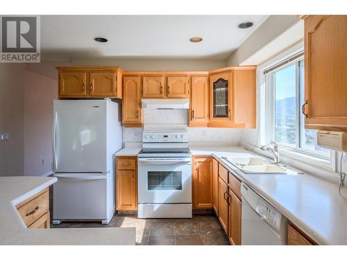 418 Ridge Road, Penticton, BC - Indoor Photo Showing Kitchen