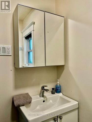 4910 Bridge Street, Niagara Falls, ON - Indoor Photo Showing Bathroom