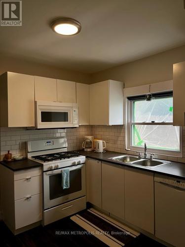 4910 Bridge Street, Niagara Falls, ON - Indoor Photo Showing Kitchen With Double Sink