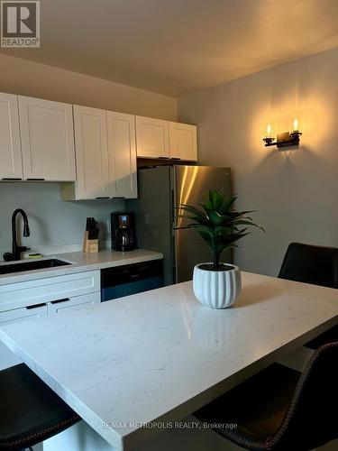 4910 Bridge Street, Niagara Falls, ON - Indoor Photo Showing Kitchen