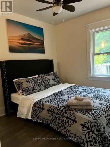 4910 Bridge Street, Niagara Falls, ON - Indoor Photo Showing Bedroom