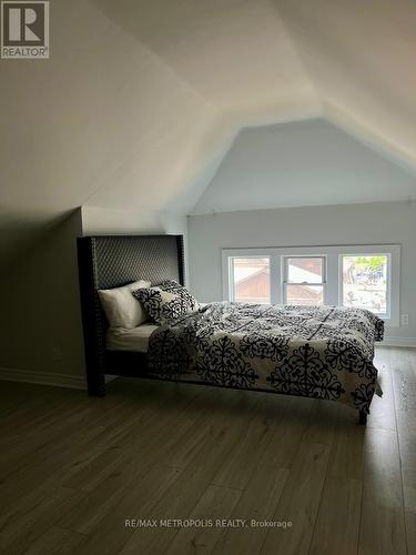 4910 Bridge Street, Niagara Falls, ON - Indoor Photo Showing Bedroom