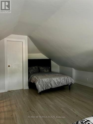 4910 Bridge Street, Niagara Falls, ON - Indoor Photo Showing Bedroom