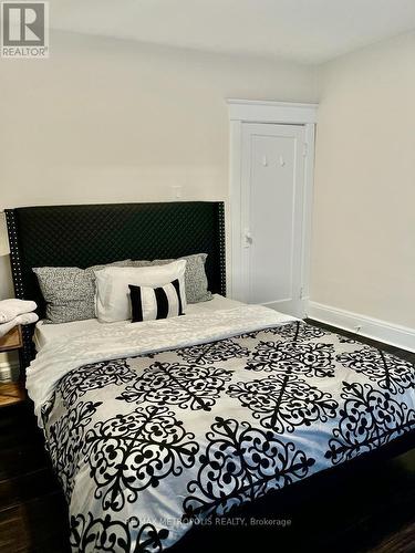 4910 Bridge Street, Niagara Falls, ON - Indoor Photo Showing Bedroom