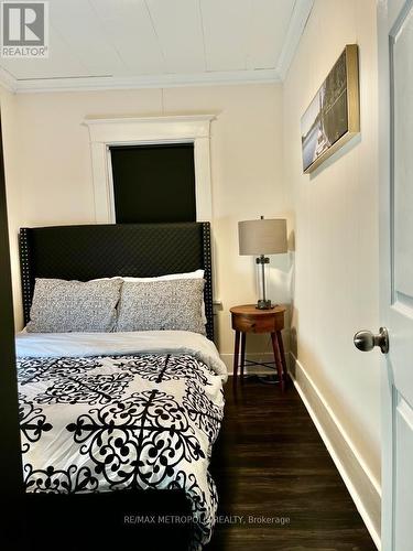 4910 Bridge Street, Niagara Falls, ON - Indoor Photo Showing Bedroom