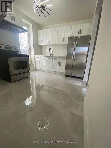 971 Ormsby Street, London, ON - Indoor Photo Showing Kitchen