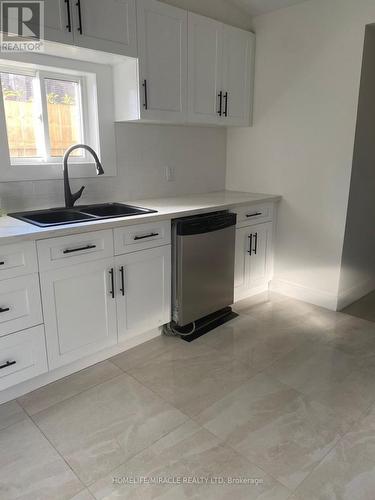 971 Ormsby Street, London, ON - Indoor Photo Showing Kitchen With Double Sink