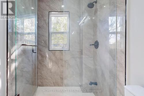 971 Ormsby Street, London, ON - Indoor Photo Showing Bathroom