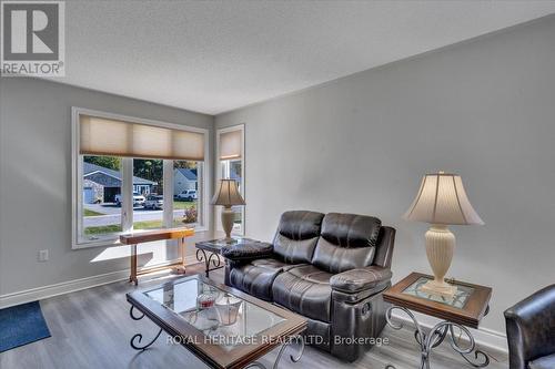 27 South Maloney Street, Marmora And Lake, ON - Indoor Photo Showing Living Room