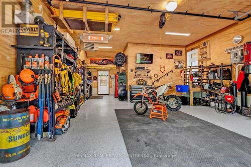 126 Maple Court, Shelburne, ON - Indoor Photo Showing Garage