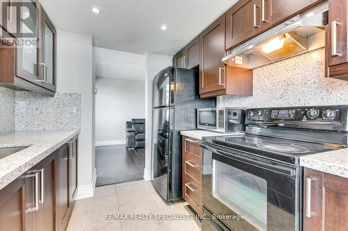 702 - 9 George Street, Brampton, ON - Indoor Photo Showing Kitchen