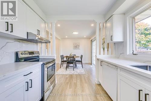 615 Cumberland Avenue E, Burlington, ON - Indoor Photo Showing Kitchen