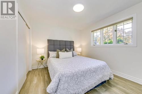 615 Cumberland Avenue E, Burlington, ON - Indoor Photo Showing Bedroom