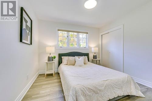 615 Cumberland Avenue E, Burlington, ON - Indoor Photo Showing Bedroom