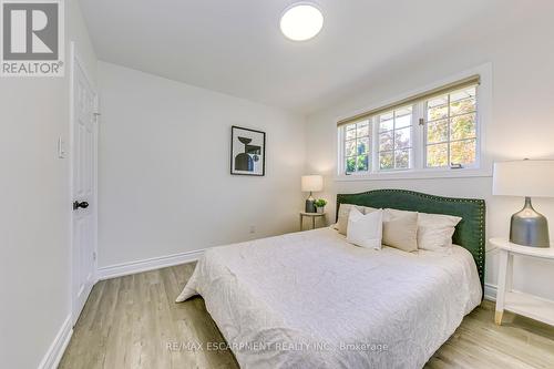 615 Cumberland Avenue E, Burlington, ON - Indoor Photo Showing Bedroom