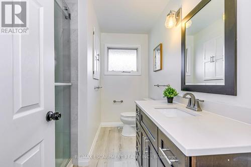 615 Cumberland Avenue E, Burlington, ON - Indoor Photo Showing Bathroom