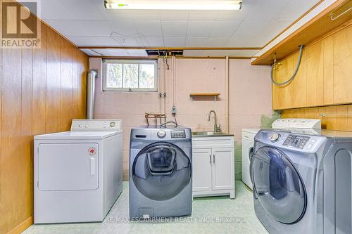 615 Cumberland Avenue E, Burlington, ON - Indoor Photo Showing Laundry Room