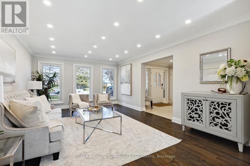 1724 Medallion Court, Mississauga, ON - Indoor Photo Showing Living Room