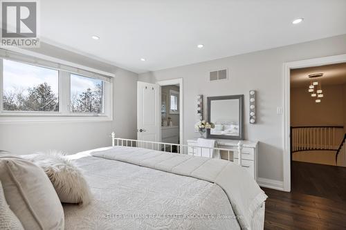 1724 Medallion Court, Mississauga, ON - Indoor Photo Showing Bedroom