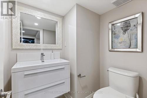 1724 Medallion Court, Mississauga, ON - Indoor Photo Showing Bathroom