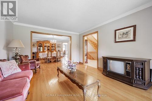 8 Ryckman Lane, Brampton, ON - Indoor Photo Showing Living Room