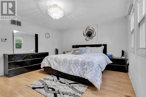 2526 Willowburne Drive, Mississauga, ON - Indoor Photo Showing Bedroom