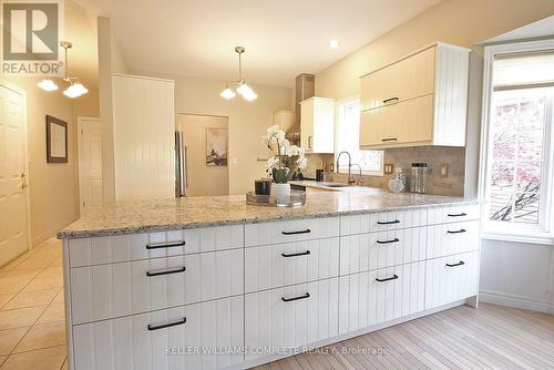 7 - 213 Nash Road S, Hamilton, ON - Indoor Photo Showing Kitchen