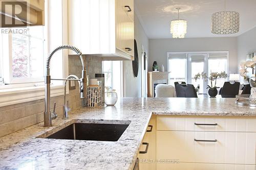 7 - 213 Nash Road S, Hamilton, ON - Indoor Photo Showing Kitchen