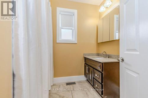 7 Amber Road, Cambridge, ON - Indoor Photo Showing Bathroom