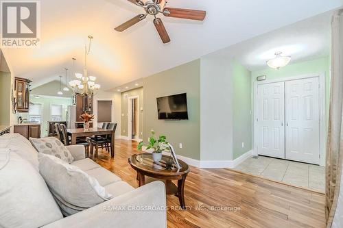 7 Amber Road, Cambridge, ON - Indoor Photo Showing Living Room