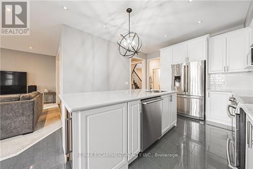 51 Narbonne Crescent, Hamilton, ON - Indoor Photo Showing Kitchen With Stainless Steel Kitchen With Upgraded Kitchen